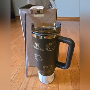 Beautiful Exclusive Brown & GOLD Hellokitty Tumbler Must-have Limited Addition